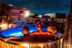 Badezuber Badefass Hot Tube Mit Whirlpool Holzofen – TimberIN Rojal (2)