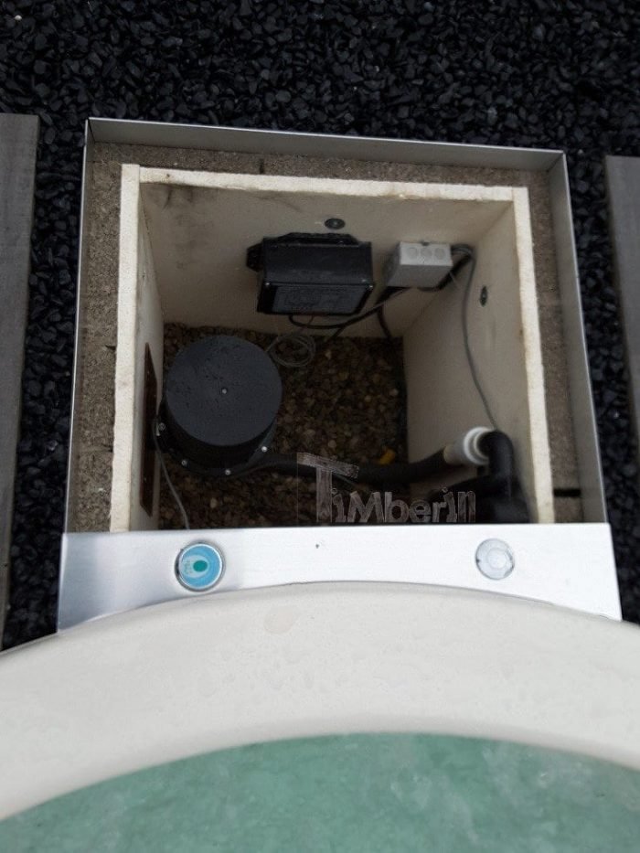 Badetonne Fieberglas Terrasse Einbaumodell, Anton, Bayern, Deutschland 2 Badetonne Fieberglas Terrasse Einbaumodell, Anton, Munich, Deutschland (1)