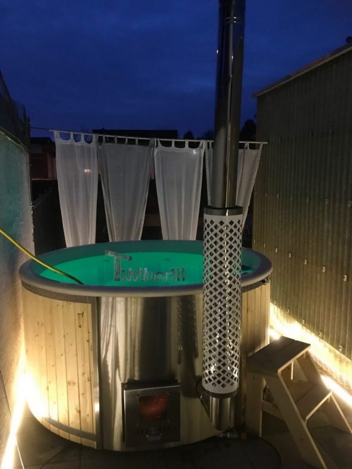 Badezuber GFK Lärche mit integriertem Ofen Wellness Deluxe, Jens, Gründau, Deutschland 2 Badezuber GFK Lärche Mit Integriertem Ofen Wellness Deluxe, Jens, Gründau, Deutschland (1)