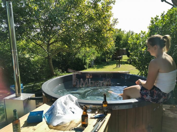 Badezuber GFK mit Aussenofen, Andreas, Illingen, Deutschland 3 Badezuber GFK Mit Aussenofen, Andreas, Illingen, Deutschland (2)