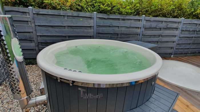 BADEZUBER BADEFASS GFK MIT SMART PELLETOFEN WPC VERKLEIDUNG, Sandra, Lübeck, Deutschland 3 BADEZUBER BADEFASS GFK MIT SMART PELLETOFEN WPC VERKLEIDUNG, Sandra, Lübeck, Deutschland (3)