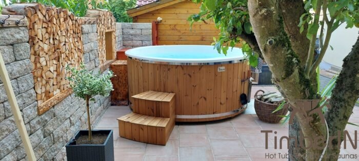 Badezuber Badefass Hot Tube mit Whirlpool Holzofen - TimberIN Rojal, Martin, Steinach, Deutschland 2 Badezuber Badefass Hot Tube Mit Whirlpool Holzofen TimberIN Rojal, Martin, Steinach, Deutschland (1)