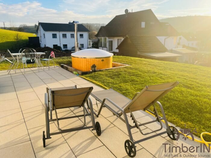 Badezuber GFK Lärche Mit Integriertem Ofen (1)