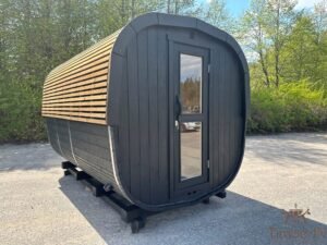 Quadratische Sauna Mit Durchbrochenem Dach (4)