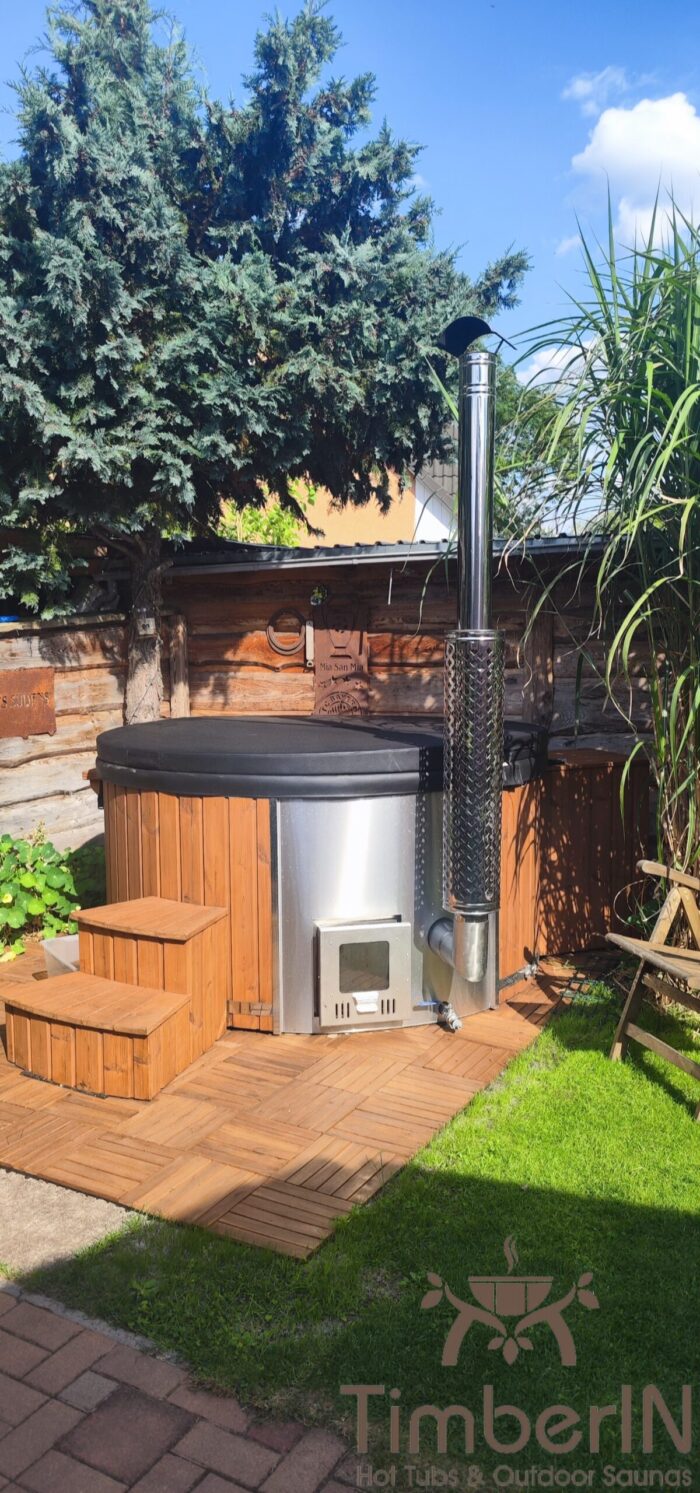 Badefass Hot Tube Whirlpool Mit Holzofen – TimberIN Rojal (1)