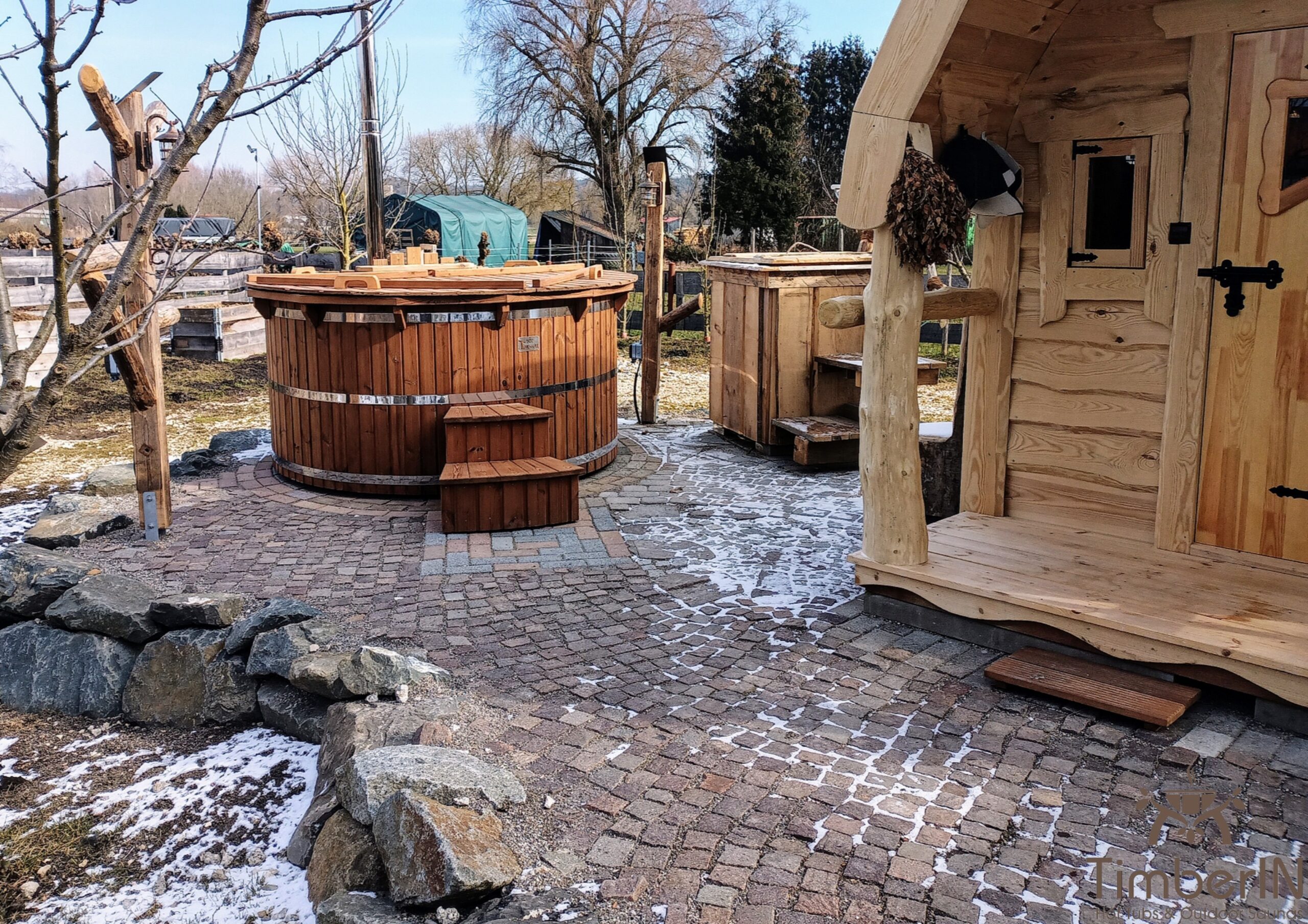 Hottube aus Holz Deluxe Thermoholz 2 scaled