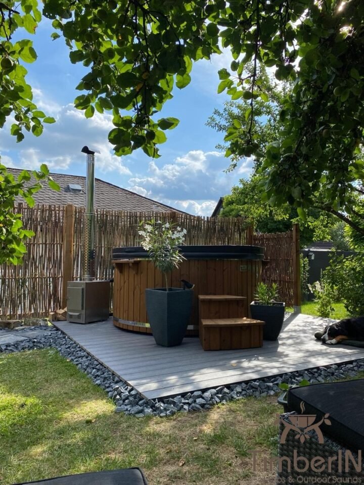 Badefass Hot Tube Whirlpool Mit Holzofen – TimberIN Rojal (1)
