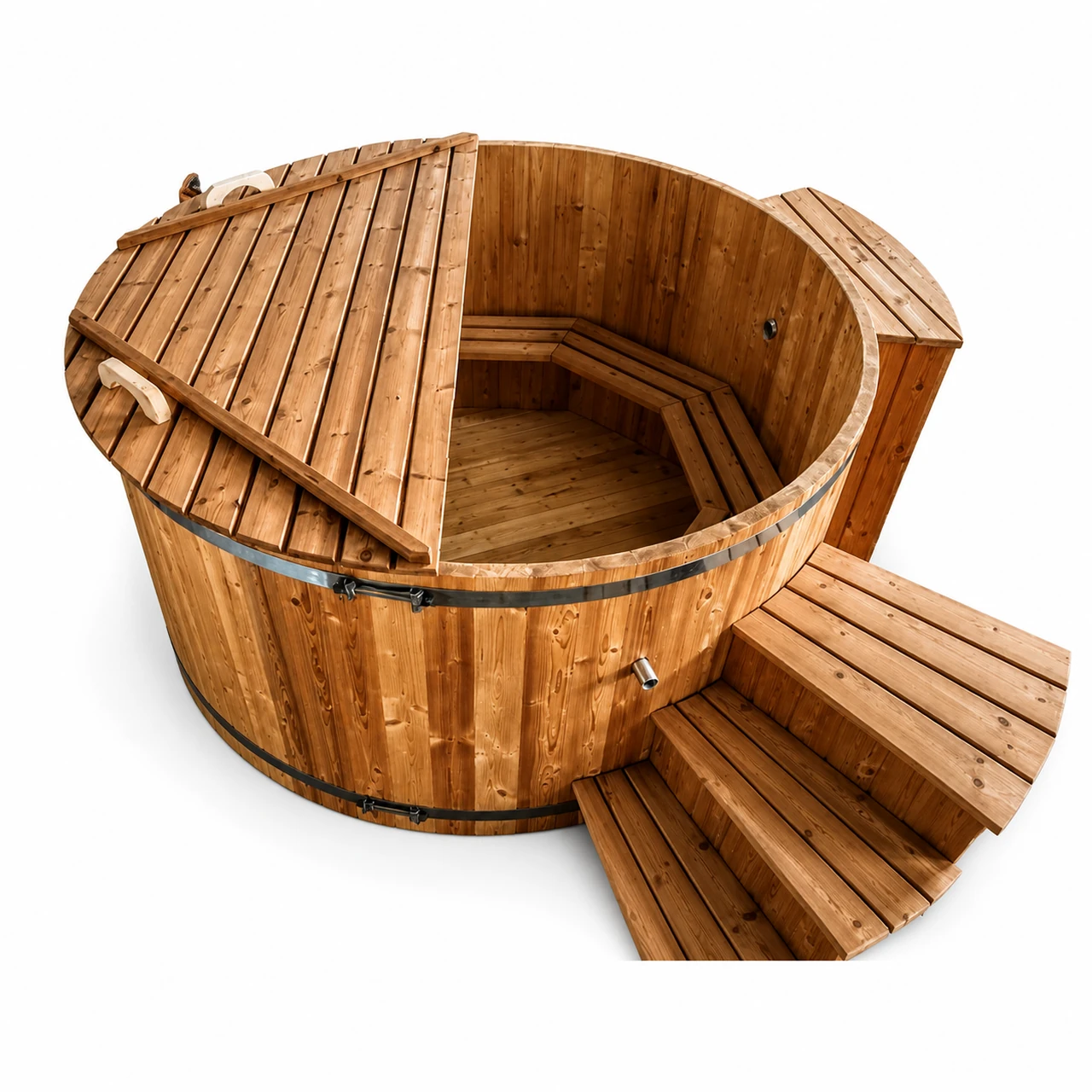 TimberIN Nordic Classic™ 1 TimberIN Nordic Classic™ – kantiges Vollholz-Badefass mit geformten Innenbänken und passender zweistufiger Holztreppe auf weißem Hintergrund.