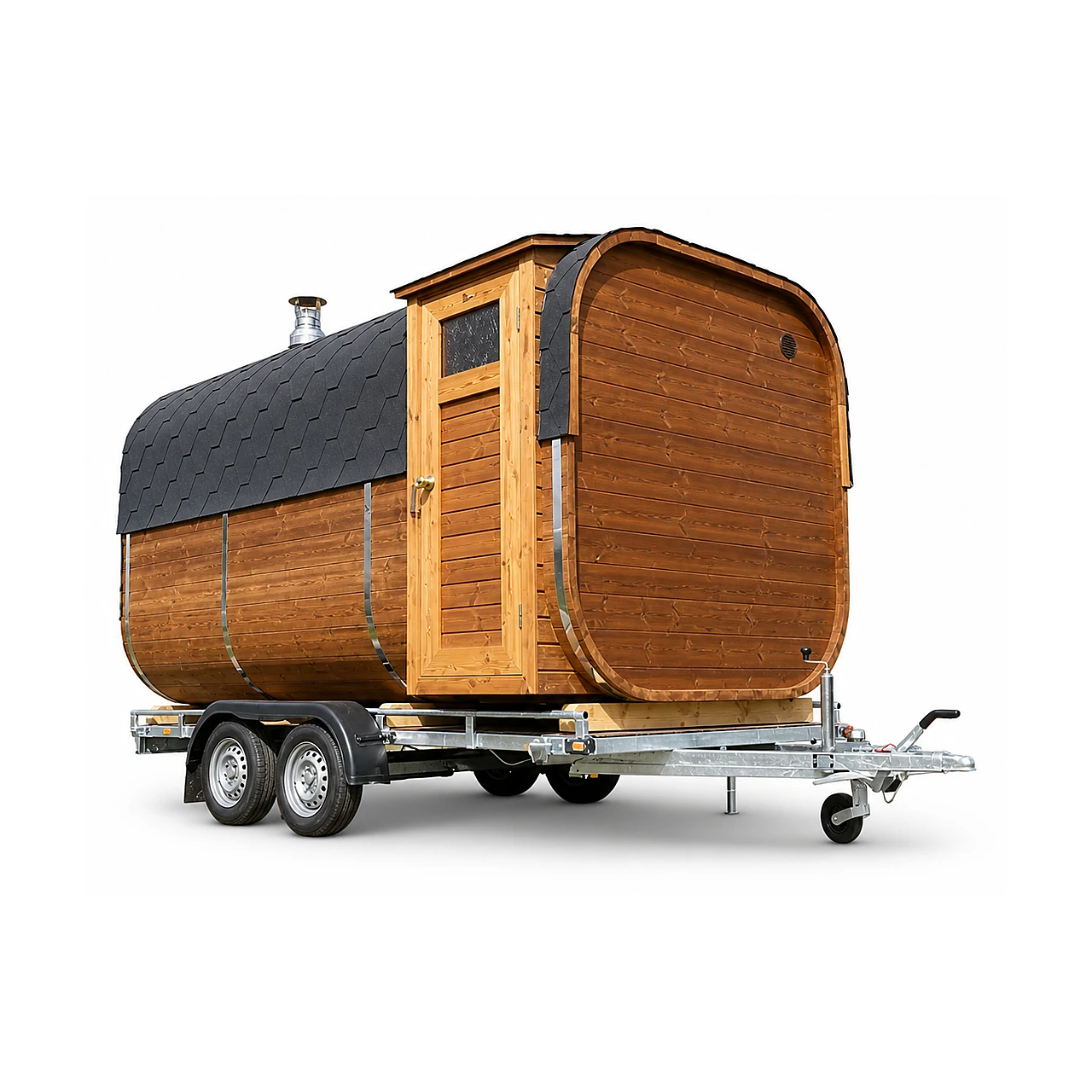 TimberIN Nordic Square Mobile Sauna™ 1 TimberIN Nordic Square Mobile Sauna™ – quadratische mobile Sauna mit gerundetem Dach, Holzverkleidung, verglaster Seitentür und zweiachsigem Anhängerfahrgestell auf weißem Hintergrund.