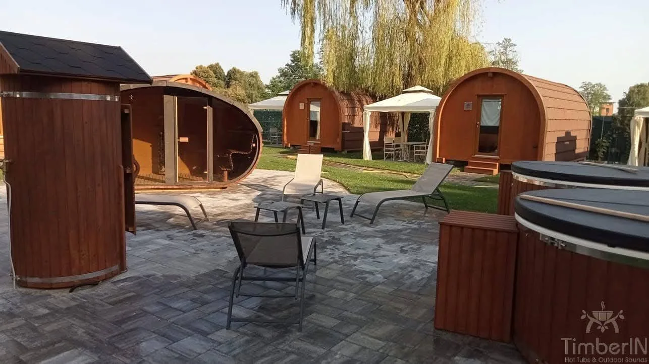 Kaufen 1 Mehrere Außensauna-Bauformen und Hot Tubs in einer Gartenanlage