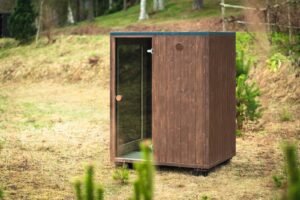 TimberIN Nordic Cube S Gartensauna im Garten