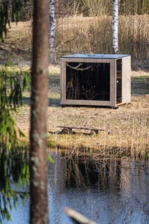 TimberIN Nordic Cube Sauna am Teich